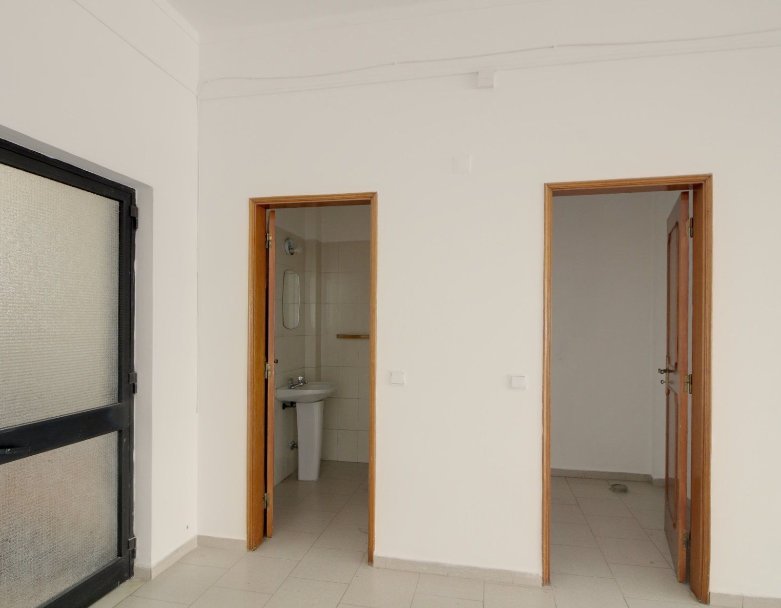 Loja para Arrendamento em Olhão - 115m2 - Oportunidade de Investimento em zona de grande visibilidade. - Foto 5
