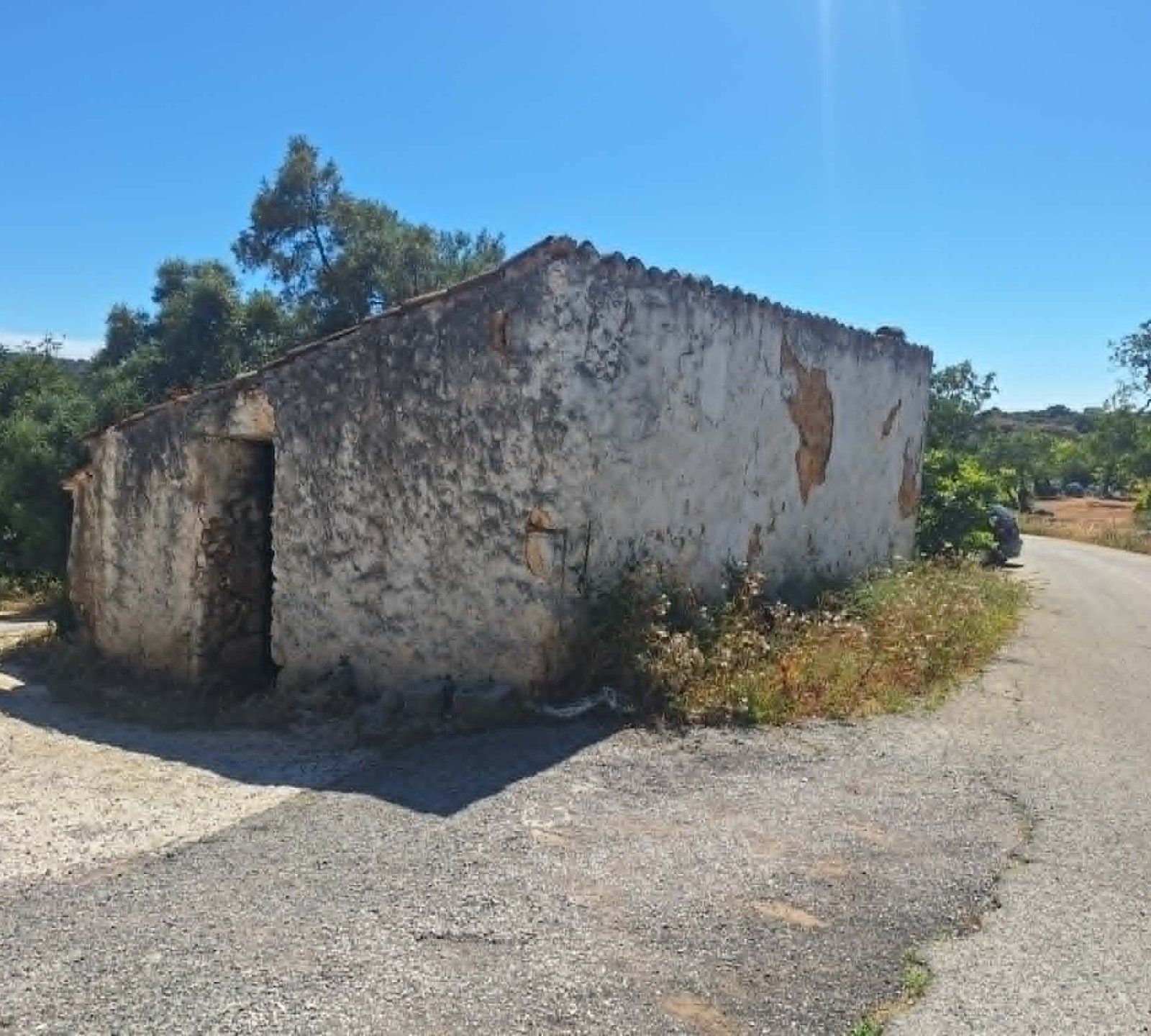 Terreno com ruína