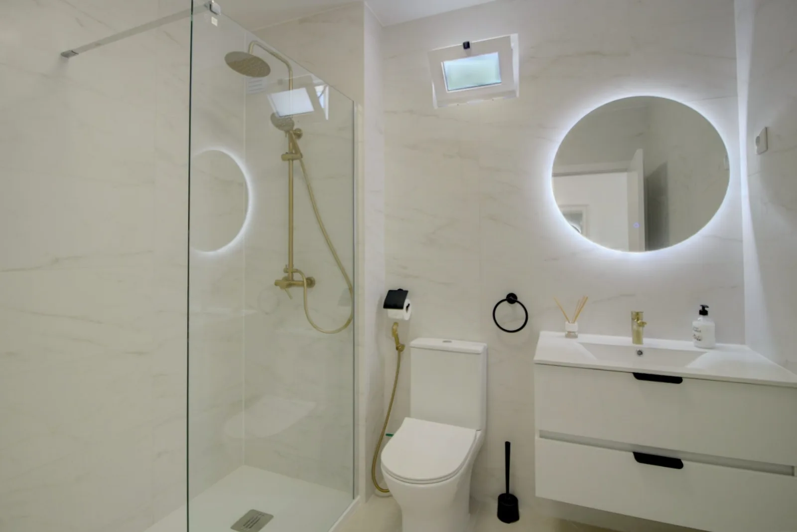 Apartamento T3 Totalmente Renovado, mobilado e com Vista Mar em Olhão - Foto 5