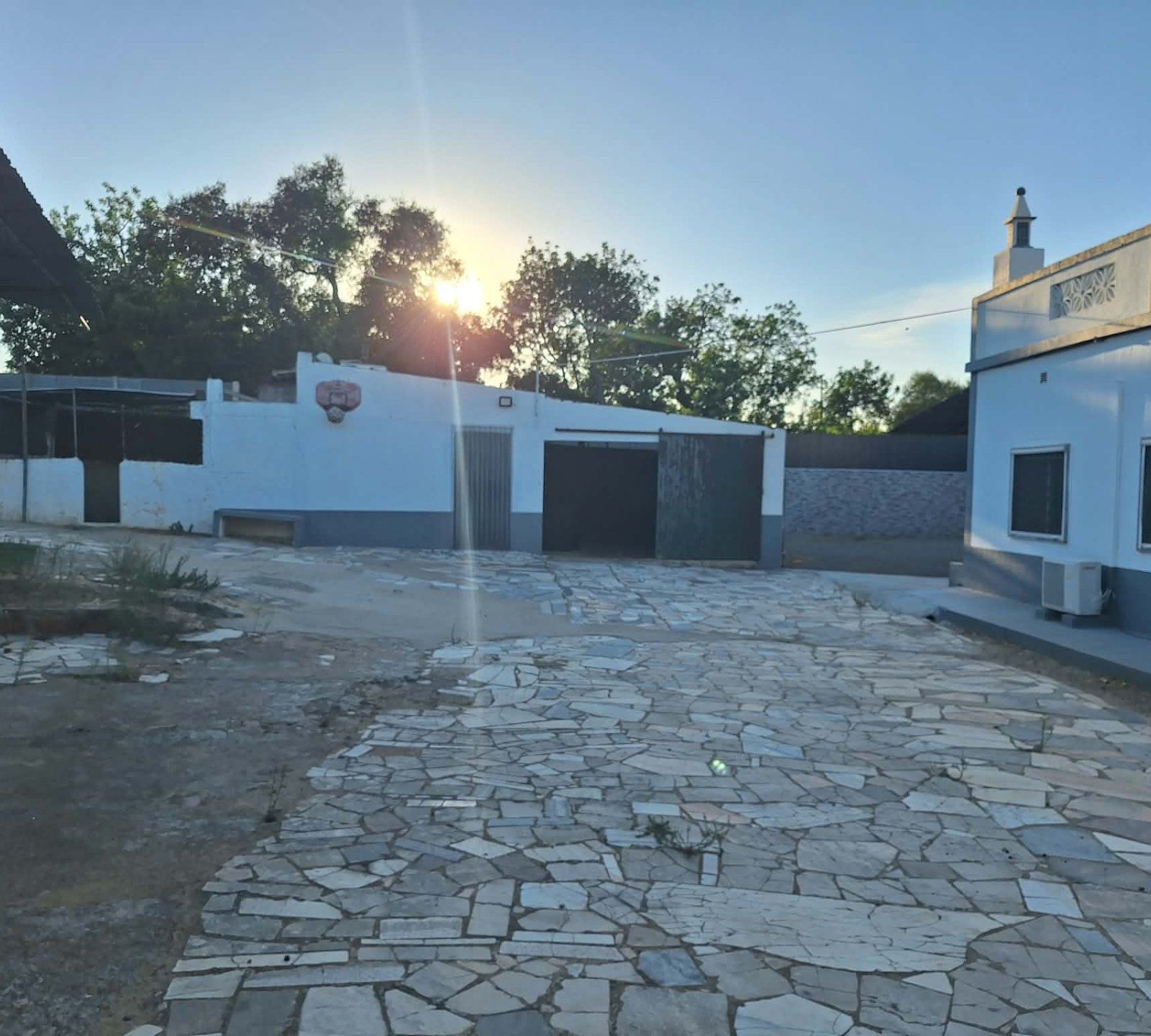 Moradia T1 com vários compartimentos e armazém - Foto 3