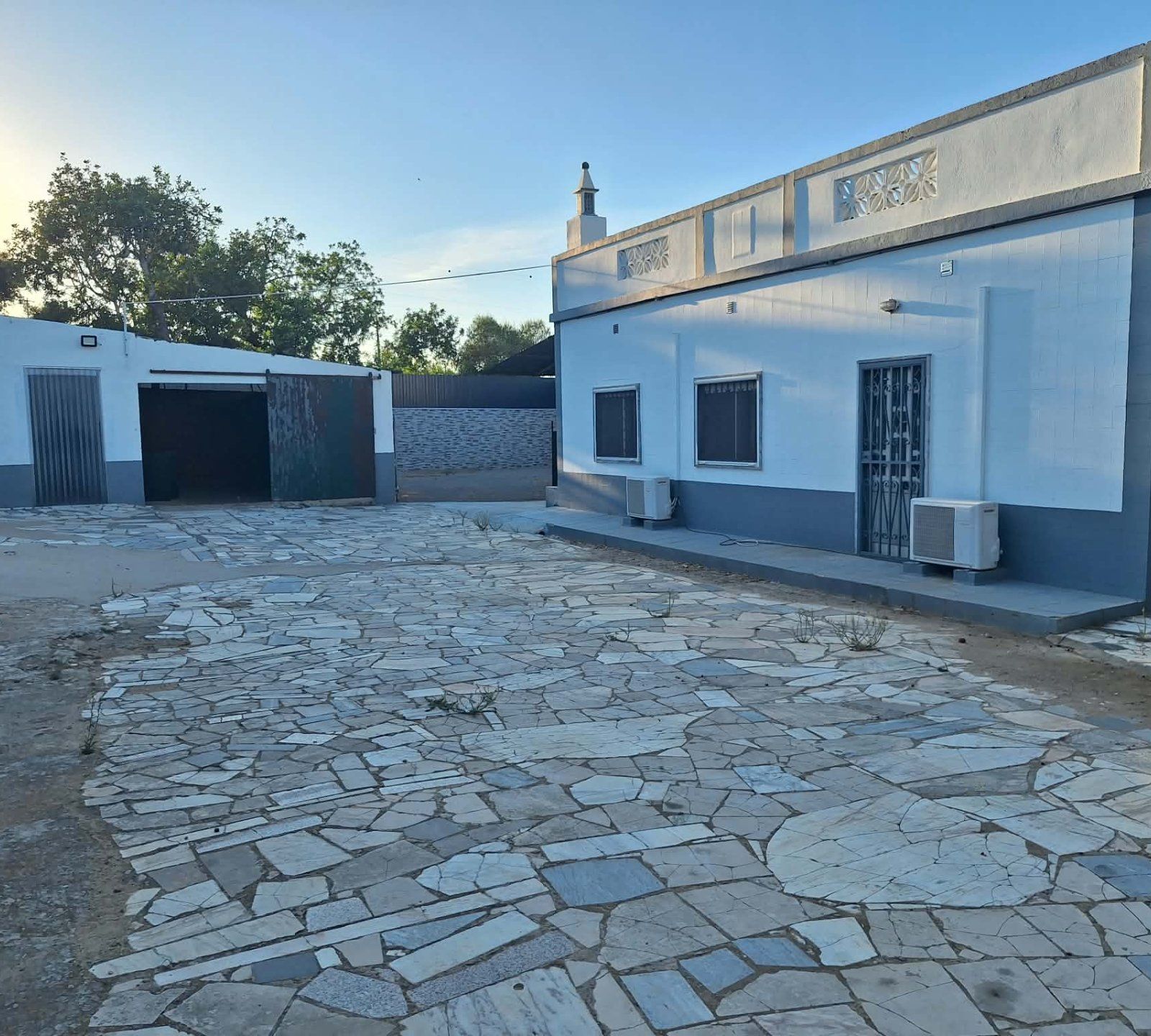 Moradia T1 com vários compartimentos e armazém - Foto 4