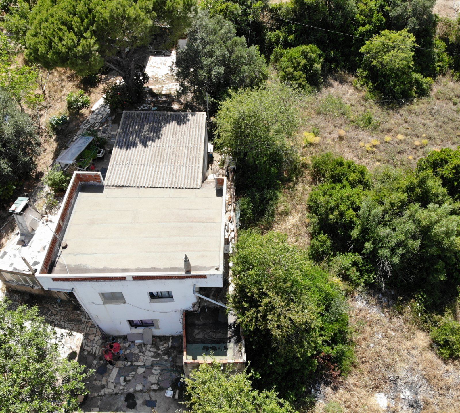 Moradia T3 para remodelar com 1.528 m² de terreno em Bordeira - Foto 2