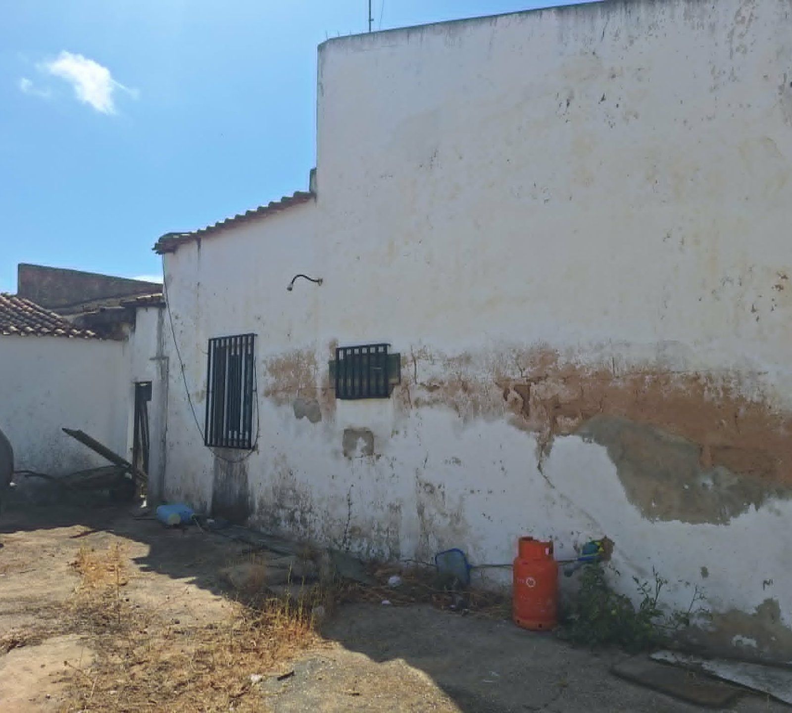 Moradia tèrrea com armazéns - Foto 2